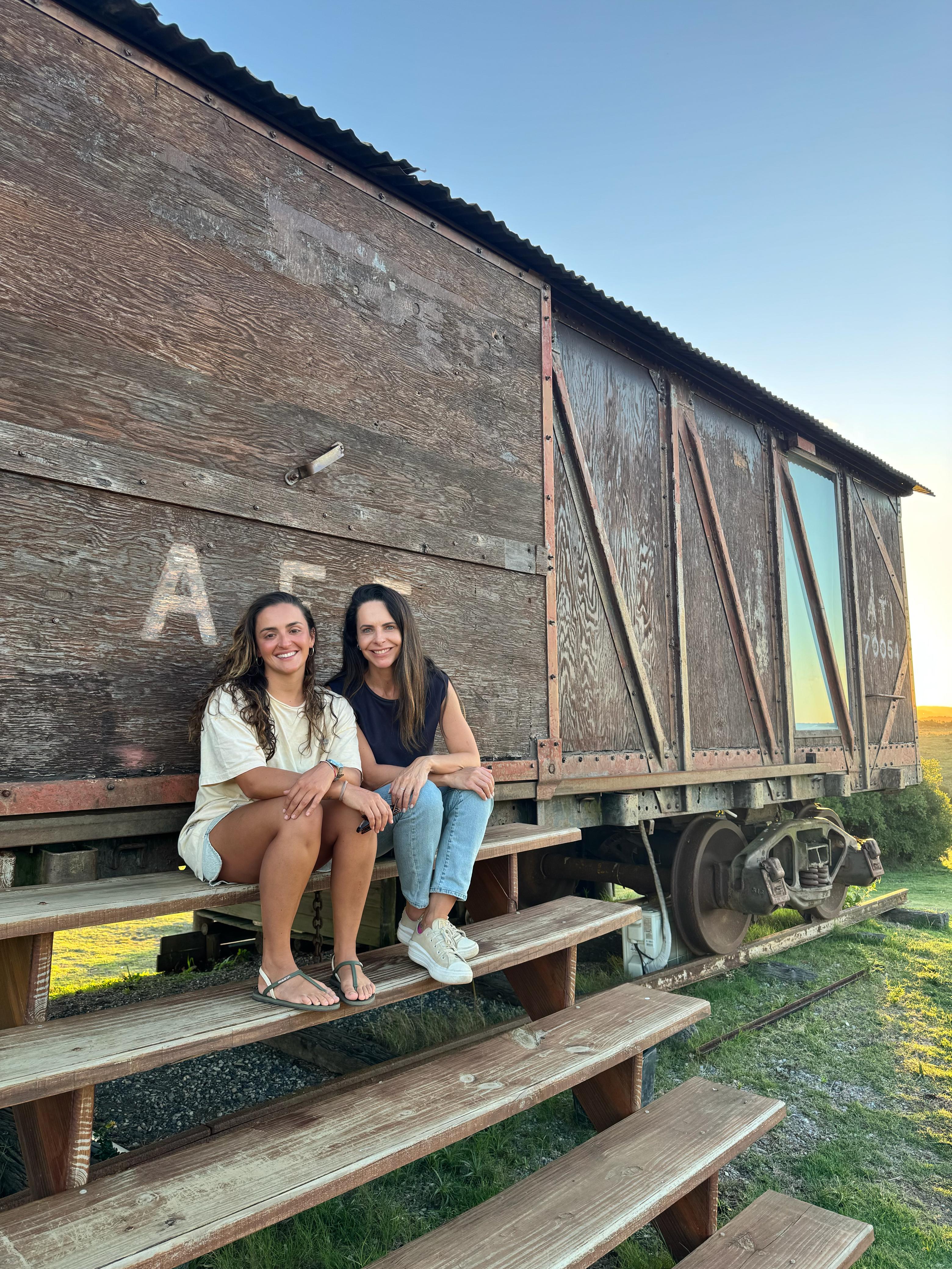 Facilitadoras en el vagón restaurado